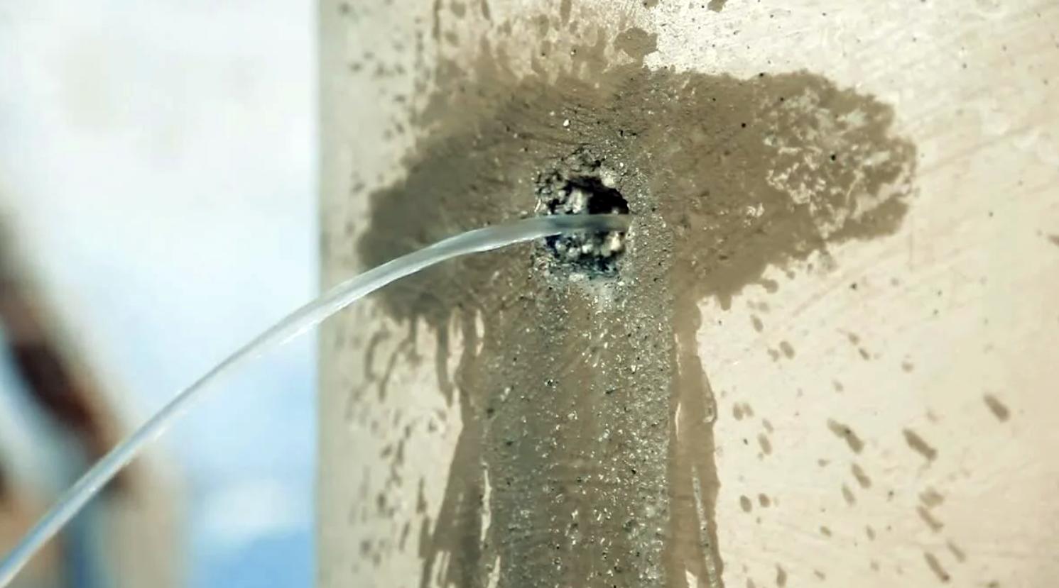 Как устранить протечки воды в трубах с помощью гидропломбы на цементной основе